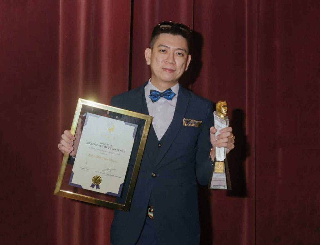 Image of Ayden Mok receiving award