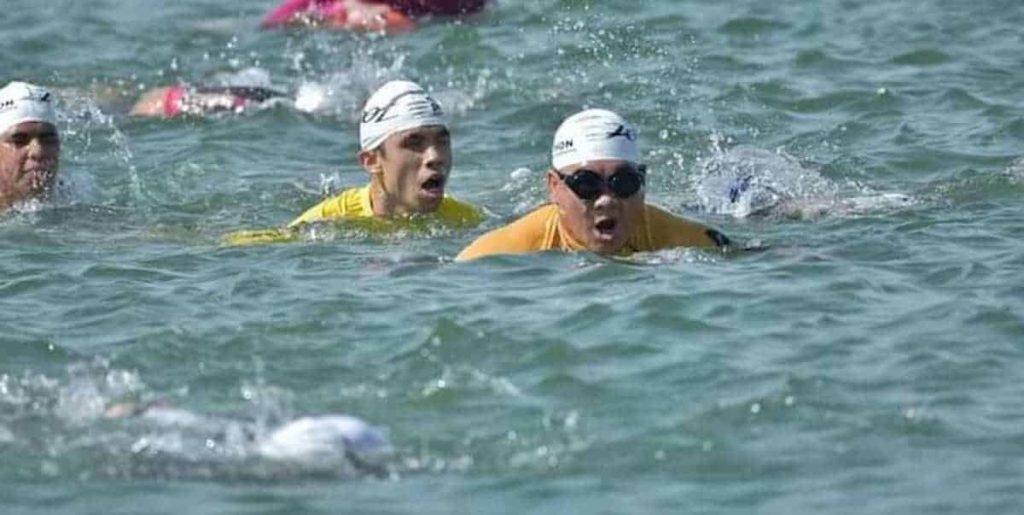 Image of Dato’ Ooi Win Juat swimming